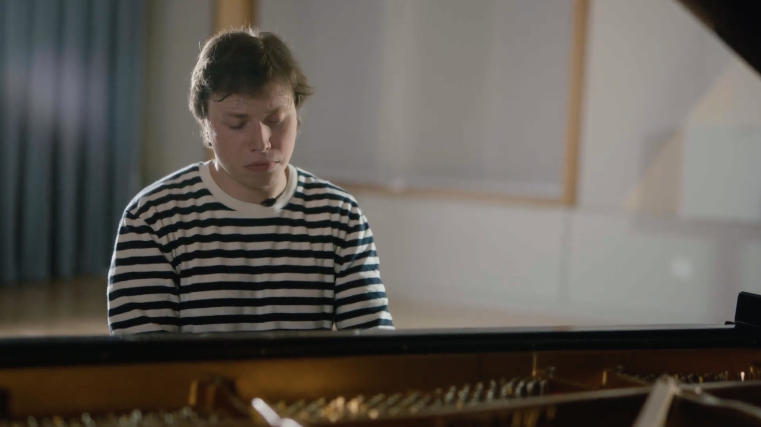 Ilya Shmukler playing the piano.